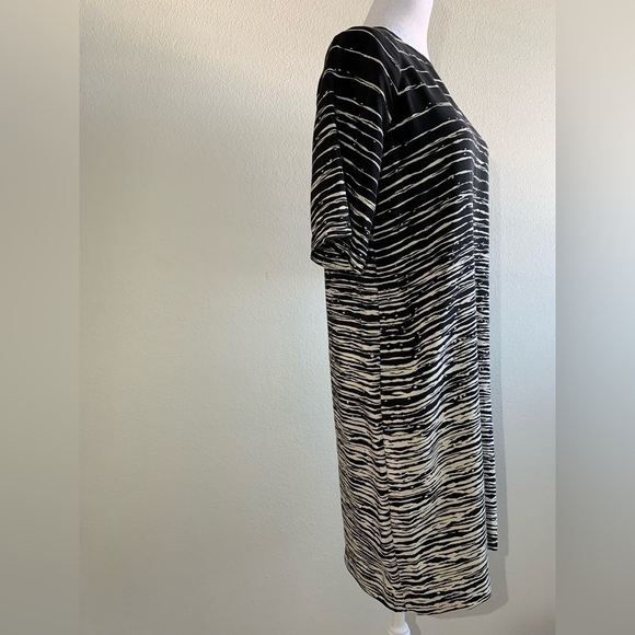 LIKE New, VINCE Black and Cream 100% Silk Shift with Pockets Dress, XS - Picture 10 of 16